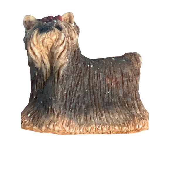 Vintage Yorkshire Terrier Dog Magnet Figurine Bow in Hair 1986 2" Estate Signed - Picture 3 of 6